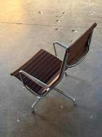 Vitra Eames EA124 | Hopsak (NIEUWSTAAT), Huis en Inrichting, Fauteuils, Metaal, Fauteuil Relax Lounge Fauteuils zitstoel ligstoel