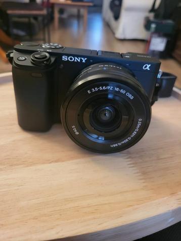 Sony Alpha A6400 camera + lens + accessoires (nieuwstaat) beschikbaar voor biedingen