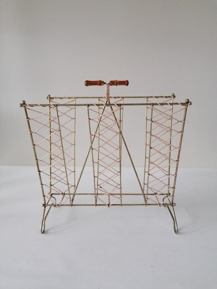 vintage retro midcentury lectuur/krantenstandaard izgst, Huis en Inrichting, Woonaccessoires | Krantenbakken en Lectuurbakken