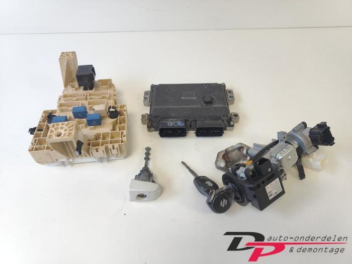 Kontaktslot + computer van een Suzuki Swift, Auto-onderdelen, Overige Auto-onderdelen, Suzuki, Gebruikt, 3 maanden garantie, Ophalen of Verzenden