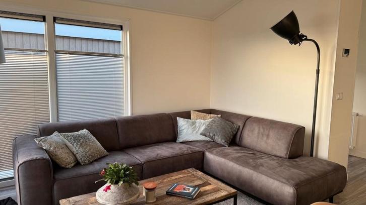 Ruime moderne hoekbank, Huis en Inrichting, Banken | Complete zithoeken, Gebruikt, Leer, Overige materialen, Ophalen of Verzenden