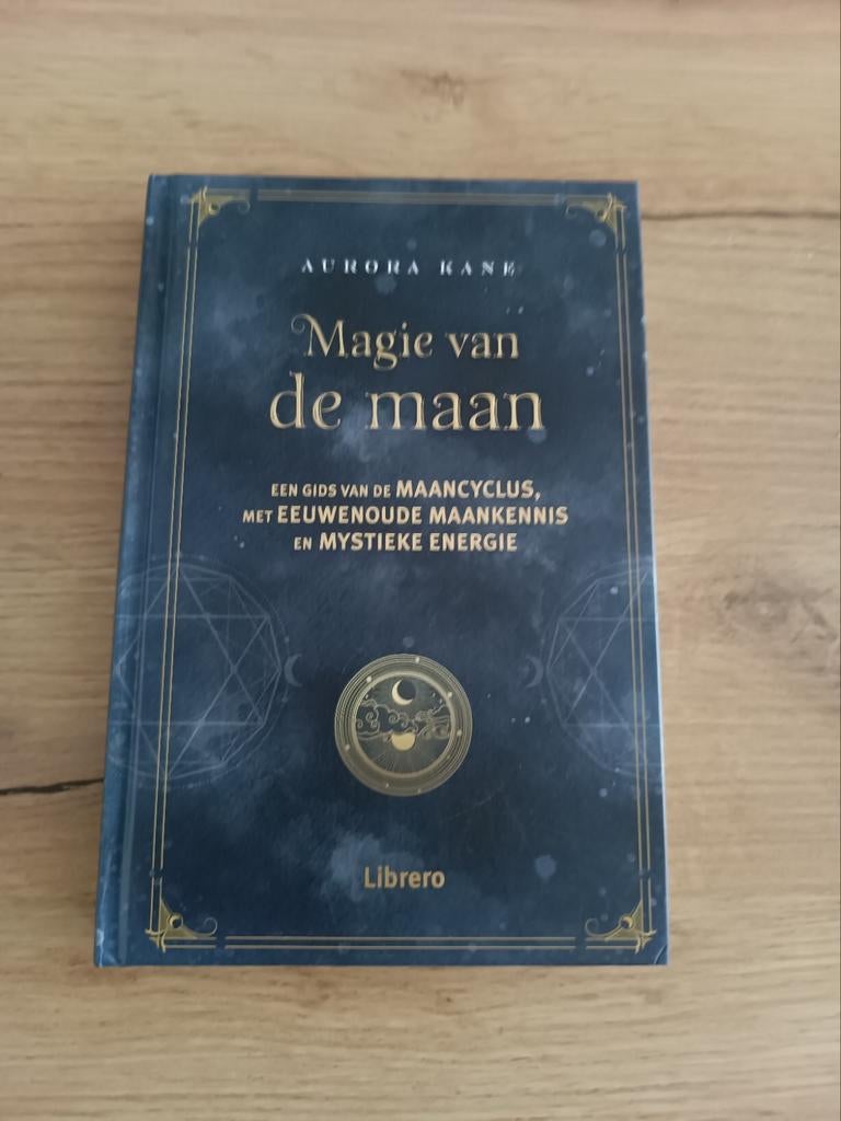 Magie van de Maan - Aurora Kane, Achtergrond en Informatie, Astrologie, Ophalen of Verzenden, Zo goed als nieuw