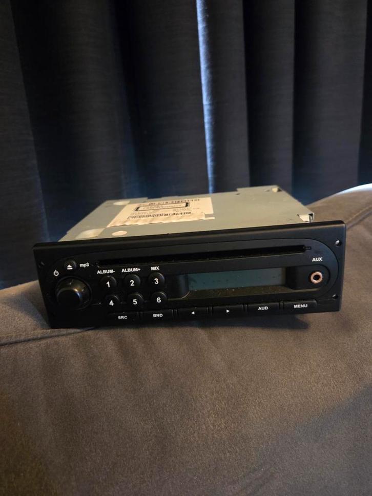 Renault/dacia Autoradio CD AUX - Getest & Werkend, Auto diversen, Autoradio's, Gebruikt, Ophalen