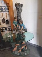 Groot Stenen beeld met glasplaat :  2 kinderen eendjes voere, Ophalen