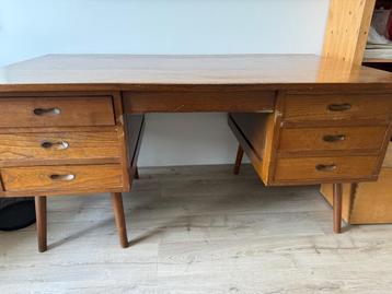 Vintage deens teak houten bureau beschikbaar voor biedingen