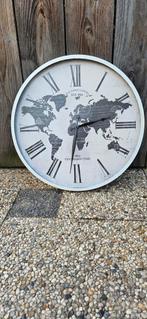 Klok met wereldkaart, Ophalen