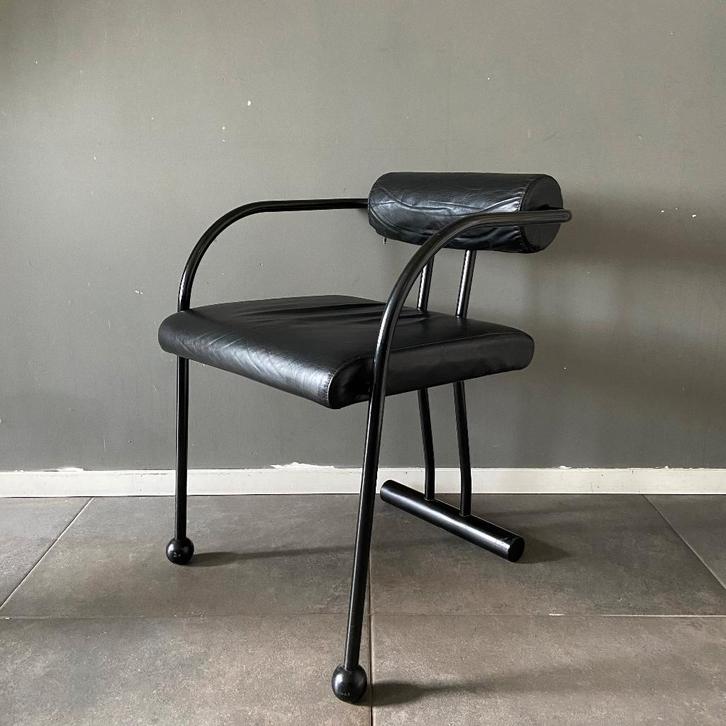 Vintage Noors Post modern design stoelen zwart Memphis stijl, Huis en Inrichting, Stoelen, Gebruikt, Twee, Hout, Kunststof, Leer