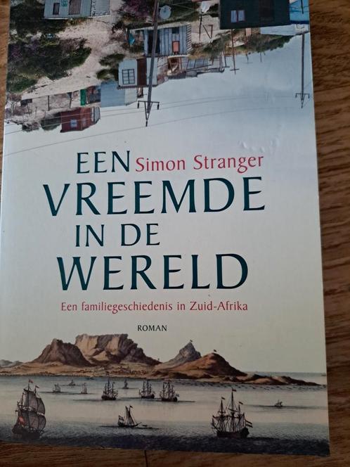 Simon Stranger - Een vreemde in de wereld, Boeken, Literatuur, Zo goed als nieuw, Nederland, Ophalen of Verzenden