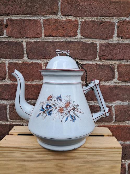 Mooi emaille Theepot met bamboehandvat en bloemen., Antiek en Kunst, Antiek | Emaille, Ophalen of Verzenden