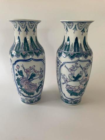 2 Chinese vazen beschikbaar voor biedingen