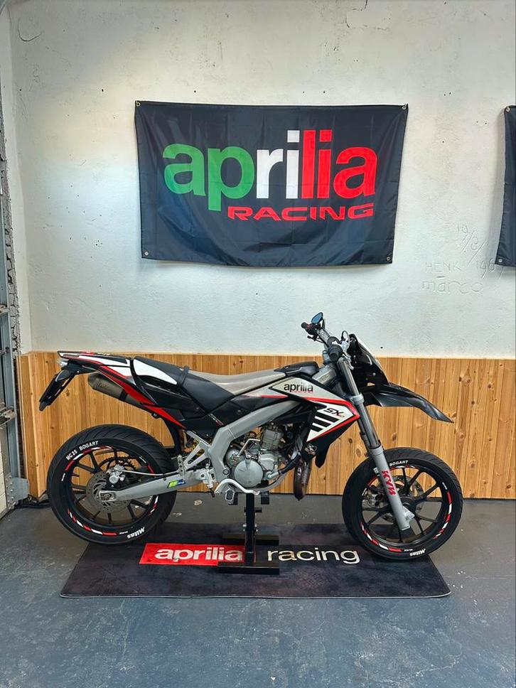 Aprilia SX 50 LTD Carbon Silver (2016), Fietsen en Brommers, Brommers | Derbi, Zo goed als nieuw, Maximaal 45 km/u, Ophalen