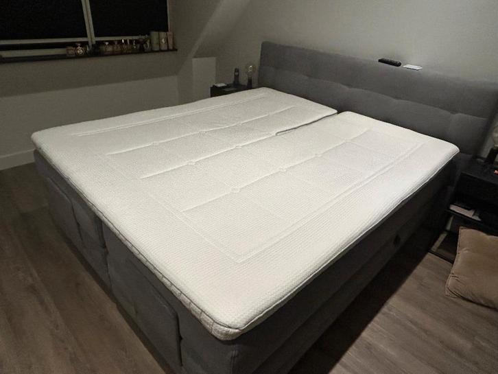Topper, Huis en Inrichting, Slaapkamer | Matrassen en Bedbodems, Zo goed als nieuw, Matras, 180 cm, 210 cm, Tweepersoons, Ophalen