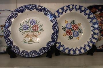 Paar antiek frans borden aardewerk gesponst blauw wit bloem beschikbaar voor biedingen