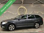 Skoda Octavia Combi 1.8 TSI Elegance Business Line Schuifdak, Auto's, Euro 5, Zwart, 4 cilinders, 1290 kg