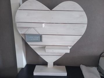 Mooi houten hart beschikbaar voor biedingen