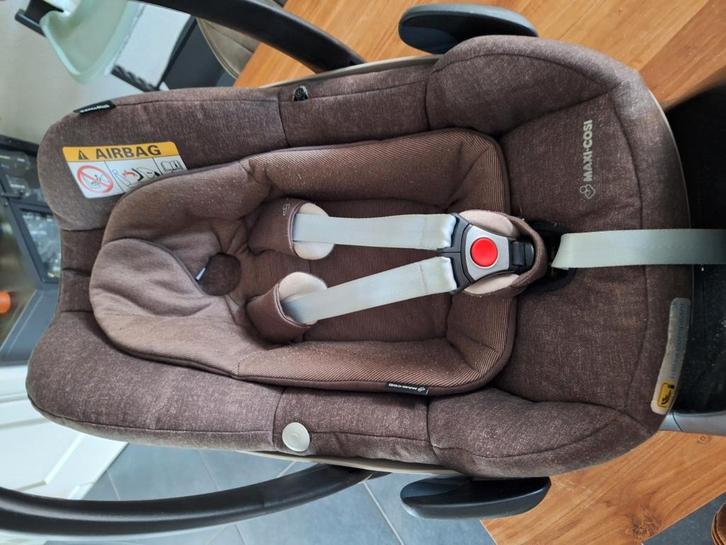 Maxi-Cosi Pebble Plus + 2wayFix (bruin), Kinderen en Baby's, Autostoeltjes, Zo goed als nieuw, Maxi-Cosi, 0 t/m 13 kg, Isofix