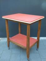 Vintage, retro! Frans brocante theetafel met rood skai, Huis en Inrichting, Ophalen, Gebruikt, 55 tot 75 cm, Retro vintage brocante