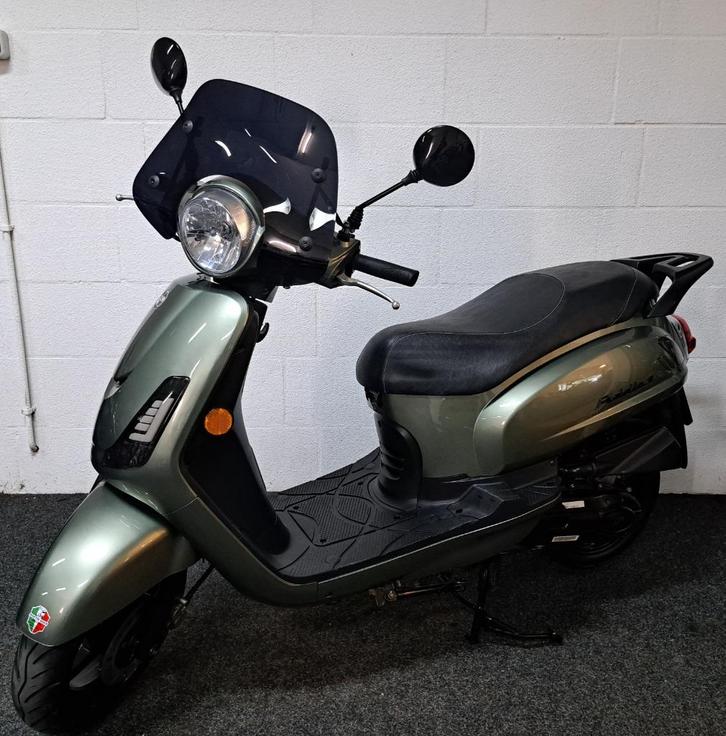 Sym Fiddle II, olijfgroene bromscooter, Fietsen en Brommers, Scooters | SYM, Zo goed als nieuw, Fiddle, Benzine, Ophalen