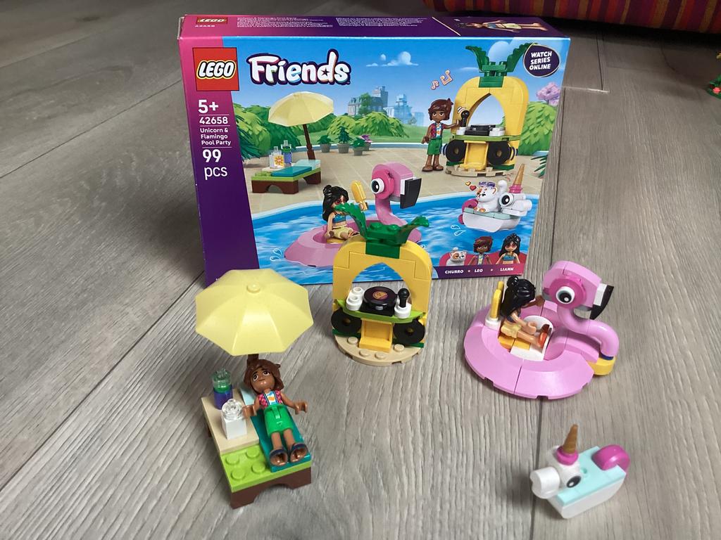 Lego friends Zwembadfeestje met flamingo en eenhoorn (42658), Ophalen of Verzenden, Zo goed als nieuw
