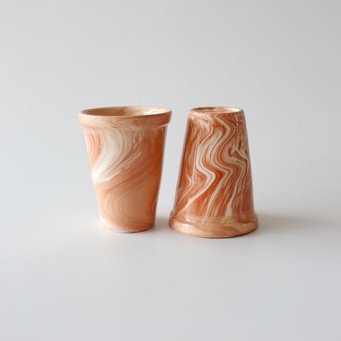 Mokken XL Hay marmer terracotta Deens design, Huis en Inrichting, Keuken | Servies, Zo goed als nieuw, Kop(pen) en/of Schotel(s)