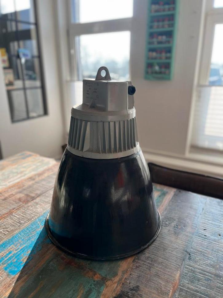 Vintage Industriële fabriekslamp jaren ‘60/‘70, Huis en Inrichting, Lampen | Hanglampen, Gebruikt, 50 tot 75 cm, Metaal, Ophalen of Verzenden