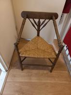 Vintage Driehoeksstoeltje, Huis en Inrichting, Stoelen, Ophalen, Riet of Rotan, Gebruikt, Bruin