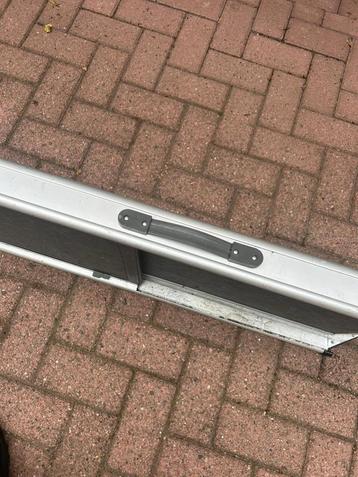 Honden loopplank beschikbaar voor biedingen
