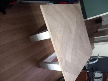 Tafelblad visgraat eikenhout. 121 ×121 cm met onderstel los  beschikbaar voor biedingen