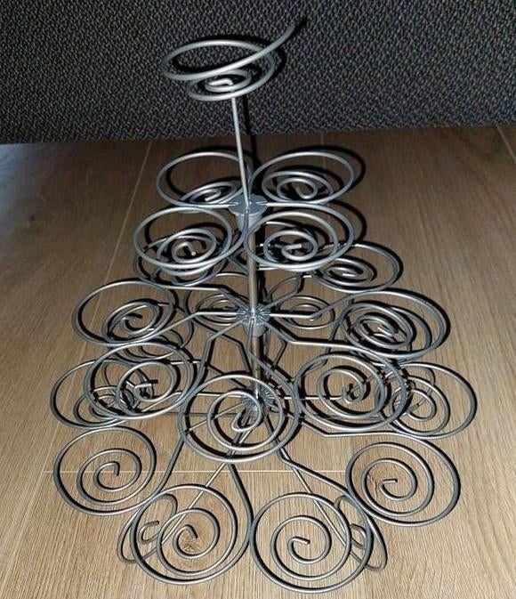 Metalen cupcakestandaard/etagère voor 23 cakejes, i.z.g.st., Ophalen of Verzenden, Zo goed als nieuw, Cupcakes, Serveervorm