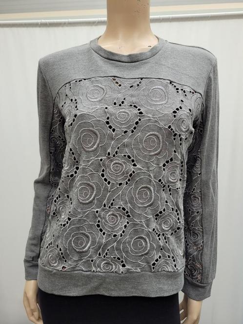 Oilily sweater met cut-out design maat M/38, Kleding | Dames, Truien en Vesten, Zo goed als nieuw, Maat 38/40 (M), Grijs, Ophalen of Verzenden