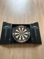 Winmau dartbord met kast en pijlen, Ophalen of Verzenden, Gebruikt, Dartbord