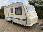 Adria 390 DS 2 zitjes , zeer nette staat! lichtgewicht, Caravans en Kamperen, Caravans, Adria Mobil d.o.o., Bedrijf, 750 - 1000 kg