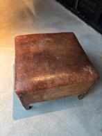 Schapenleren Hocker Orgineel Nico van Oorschot vintage stoer, Gebruikt, Ophalen of Verzenden, Stoer Vintage Sleets, Nico van Oorschot