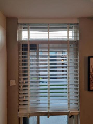 Houten jaloezieën 943mm x 2330 mm beschikbaar voor biedingen