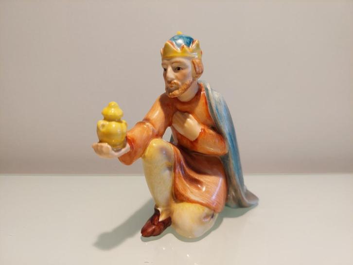 Goebel kerstal figuur Koning met urn HX257D, Verzamelen, Beelden en Beeldjes, Zo goed als nieuw, Hummel, Ophalen of Verzenden