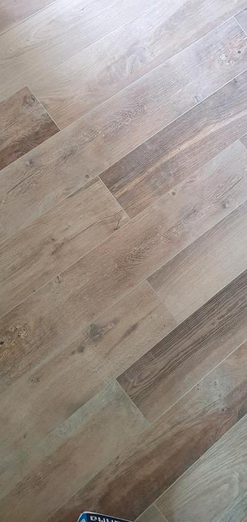 Plavuizen in houtlook - Lata Oak beschikbaar voor biedingen