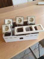 Gira Wandcontactdozen + Raamwerk - 4 stuks, Ophalen of Verzenden, Zo goed als nieuw, Stopcontact