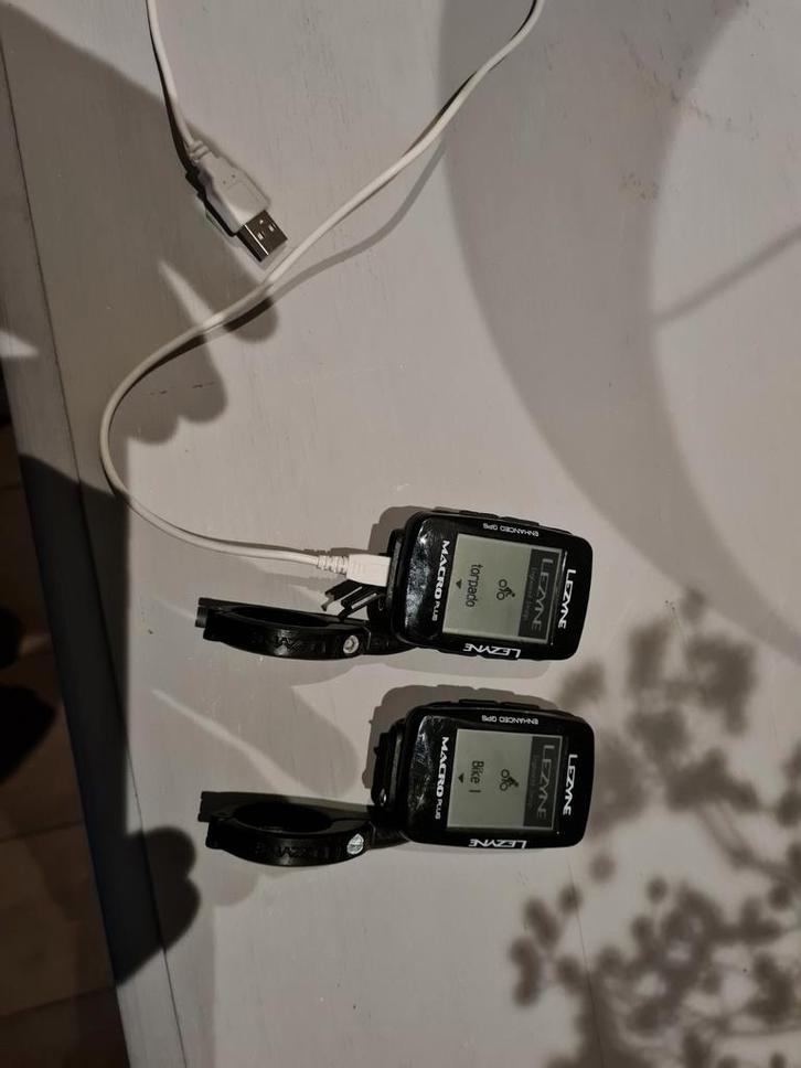 2x Lezyne fietscomputer - Mountainbike of racefiets, Fietsen en Brommers, Fietsaccessoires | Fietscomputers, Gebruikt, Draadloos
