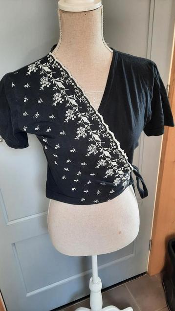 Zwarte wikkel top met wit bloemen mt 36/38 beschikbaar voor biedingen