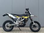 2017 Husqvarna Supermoto 701 SM 75pk ABS - Zeer compleet!, 693 cc, Nijkamp & Ooteman Motoren, Meer dan 35 kW, Eckertstraat 56
8263CB  KAMPEN, NL