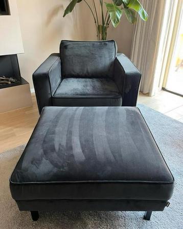 WOOOD Robin fluweel zwarte fauteuil met hocker beschikbaar voor biedingen