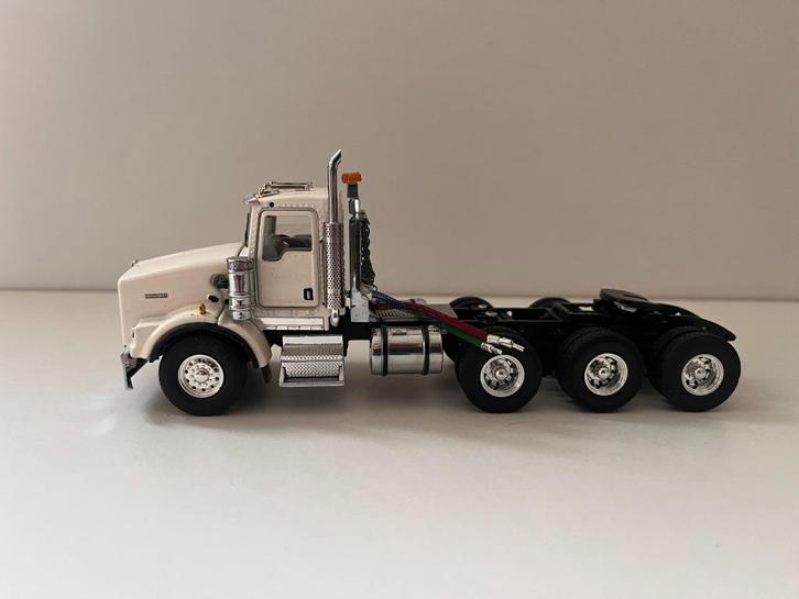 Kenworth T800 8x4 van WSI/Sword, Hobby en Vrije tijd, Modelauto's | 1:50, Zo goed als nieuw, Bus of Vrachtwagen, Wsi, Ophalen of Verzenden