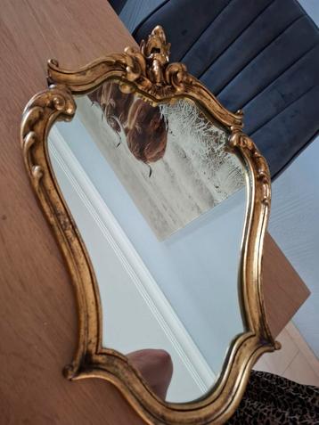 Prachtige Vintage spiegel Barok met gouden lijst beschikbaar voor biedingen
