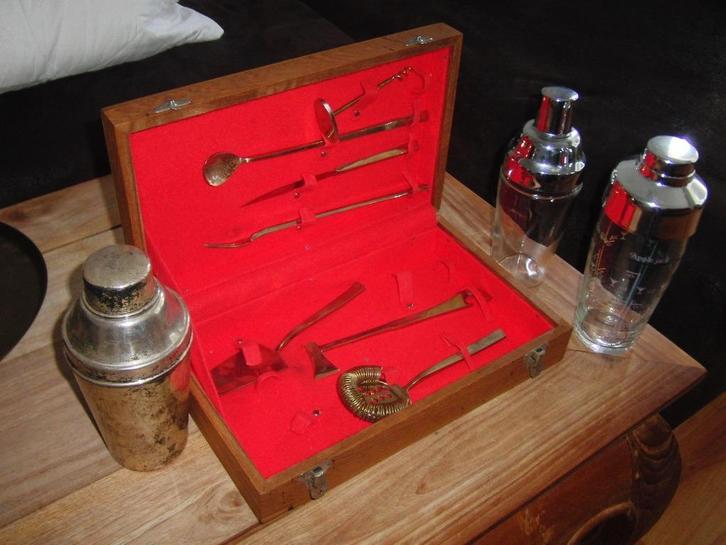 Vintage cocktailset – 3 shakers (o.a. verguld, Arcoroc) box, Huis en Inrichting, Keuken | Keukenbenodigdheden, Gebruikt, Ophalen of Verzenden