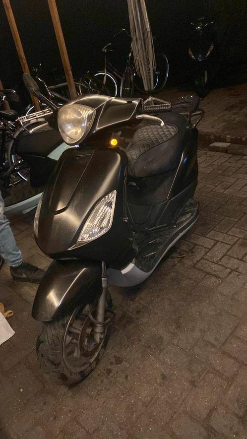 Piaggio fly 70 cc snor, Fietsen en Brommers, Scooters | Piaggio, Gebruikt, Fly, Maximaal 25 km/u, Tweetakt, Ophalen