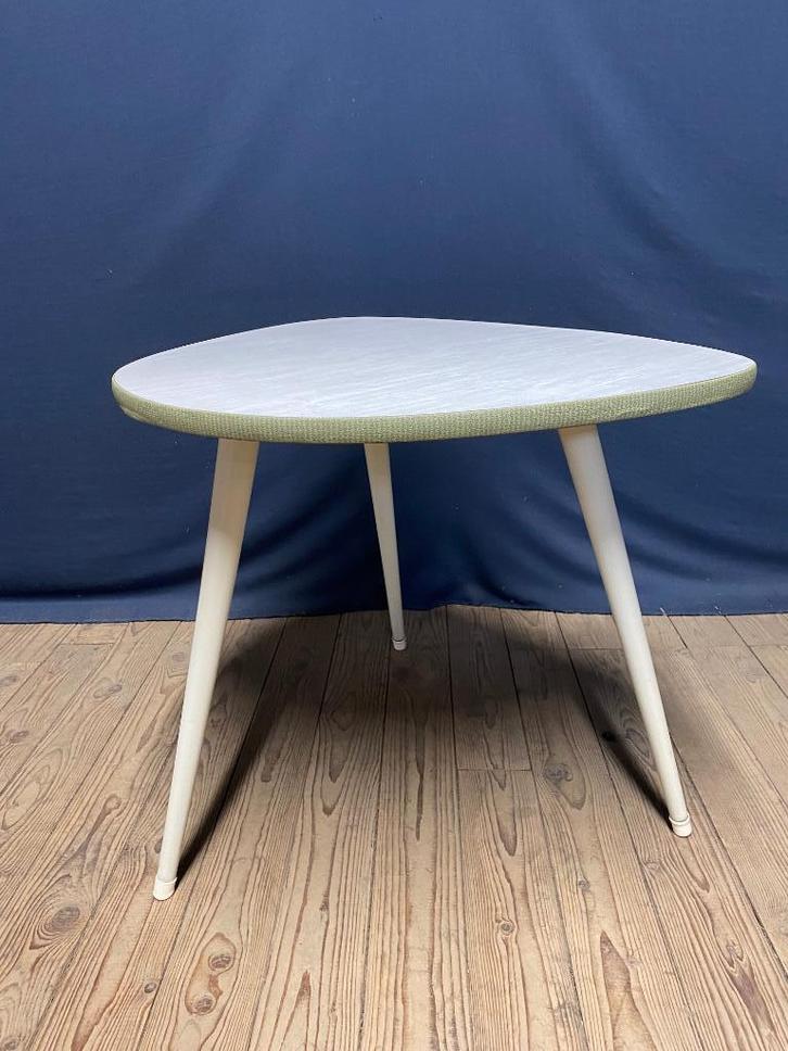 Vintage bijzettafeltje/salontafel jaren 50/60, Huis en Inrichting, Tafels | Bijzettafels, Gebruikt, Overige vormen, 45 tot 60 cm