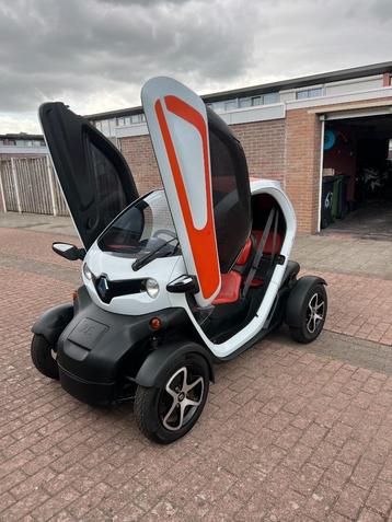leuke twizy afkomstig uit belgie met koopaccu beschikbaar voor biedingen