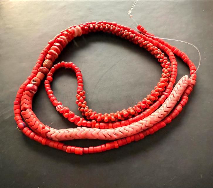 Boheemse kralenmix, Sieraden, Tassen en Uiterlijk, Kettingen, Zo goed als nieuw, Overige materialen, Rood, Ophalen of Verzenden