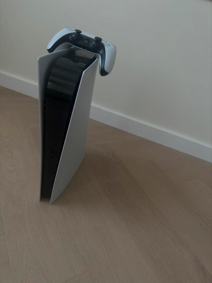 Playstation 4 met ufc 5 en fc 25, Spelcomputers en Games, Spelcomputers | Sony PlayStation 5, Zo goed als nieuw, Ophalen of Verzenden