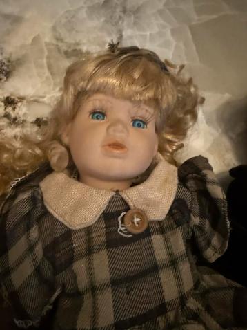 Antieke Porseleinen Poppen Set beschikbaar voor biedingen